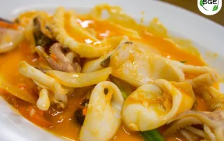 ปลาหมึกผัดไข่เค็ม